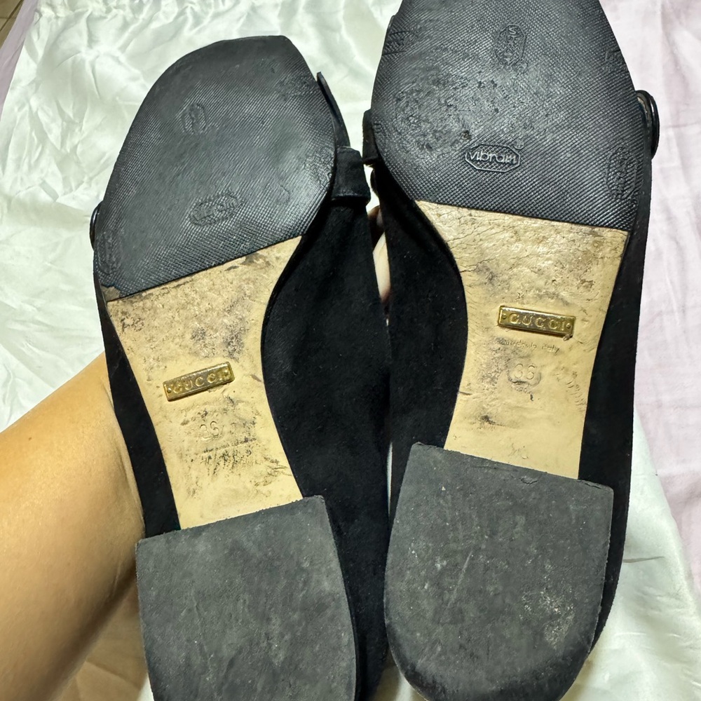 Gucci Women's Black Suede Fringe Loafers with Gold GG Hardware Size 6 - Picture 5 of 16